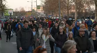 Sırbistan'da Öğrenciler Kazanın Ardından Novi Sad'da Protesto Gösterisi Düzenledi