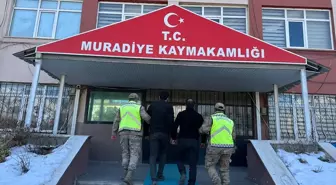 Van'da Düzensiz Göçmenler Yakalandı, İki Şüpheli Tutuklandı