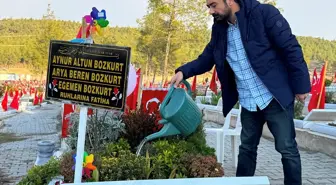 Deprem Acısının Tarifi Yok: Kaybettiği Ailesinin Mezarı Başında Her Gün Bekliyor