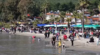 Akyaka'da Yazdan Kalma Bir Gün: Sahil Dolu Taşıyor