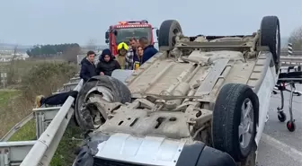 Bursa'da Takla Atan Otomobilde 3 Yaralı