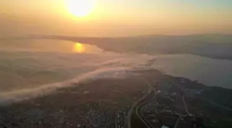 İstanbul'da Sisle Kızıl Gün Batımı Görüntüleri