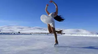 Çıldır Gölü'nde Artistik Buz Pateni Gösterisi