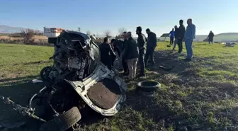 Diyarbakır'da Takla Atan Otomobil Hurdaya Döndü, 2 Yaralı