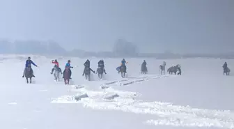 Erzurum'da Geleneksel Mahalli At Yarışı Düzenlendi