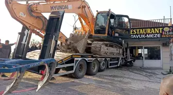 Hatay'da Freni Patlayan Tır İş Yerine Daldı