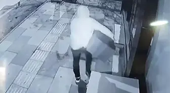 Elazığ'da Hırsızlık Kameralara Yansıdı