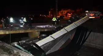 Hatay'da Köprüden Uçan Tırın Sürücüsü Kayboldu