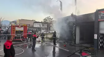 Denizli'de Oto Aksesuar Dükkanı Yangında Kullanılamaz Hale Geldi
