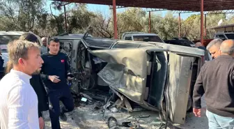 Mersin'de Otomobil Park Halindeki Araçlara Çarptı: 2 Yaralı