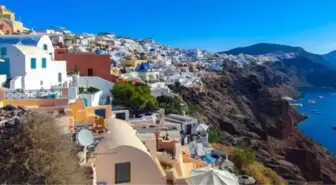 Ege'deki sismik hareketlilik nedeniyle çok sayıda kişi Santorini Adası'nı terk ediyor