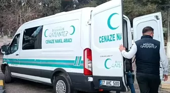 Gaziantep'te Yol Kavşağında Genç Kız Hayatını Kaybetti