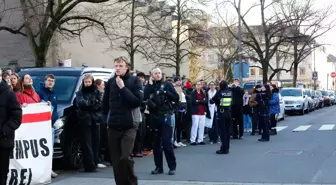 CDU/CSU Başbakan Adayı Merz, Köln'de Protesto Edildi