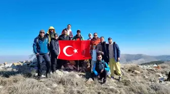 Dağcılar Kırşehir zirvelerinde Türk Bayrağı açtı