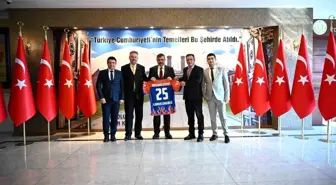 Erzurum'un Genç Spor Kulübü Kardelengücü, Vali Çiftçi'yi Ziyaret Etti