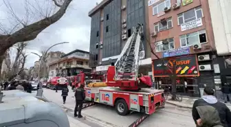 Yalova'da Ofiste Yangın: 2 Kişi Dumandan Etkilendi