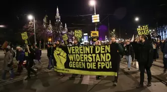 Viyana'da Aşırı Sağcı Partiye Karşı Büyük Protesto