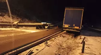 Bolu'da Tır Kazası: Sürücü Yaralandı