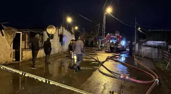 Sultangazi'de Gecekondu Yangını İş Yerine Sıçradı