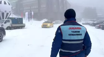 Uludağ'da Kar Yağışı ve Turist Yoğunluğu