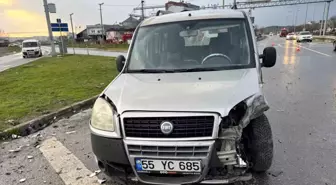 Bafra'da Kavşakta Trafik Kazası: 3 Çocuk Yaralandı