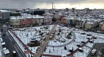 İstanbul Sultangazi Karla Beyaza Büründü