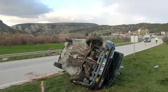 Manisa Kula'da Takla Atan Otomobilde 3 Yaralı