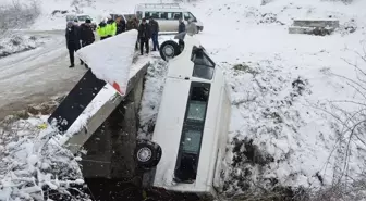 Samsun'da Cenaze Yolunda Minibüs Devrildi: 15 Yaralı