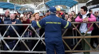 Santorini'deki Depremler Sonrası 11 Bin Kişi Tahliye Edildi