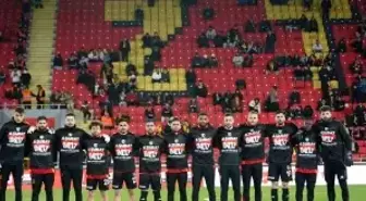 Göztepe ile Gaziantep FK'nın Mücadelesi İlk Yarıda Golsüz Beraberlikle Sona Erdi