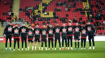 Göztepe ile Gaziantep FK'nın Mücadelesi İlk Yarıda Golsüz Beraberlikle Sona Erdi