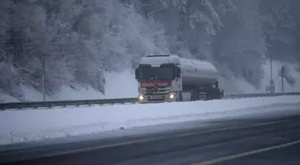 Bolu Dağı Geçişinde Kar Etkili, Sürücüler Dikkatli Olmalı