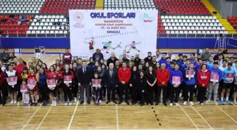 Denizli'de Badminton Gençler Grup Şampiyonası Yapıldı