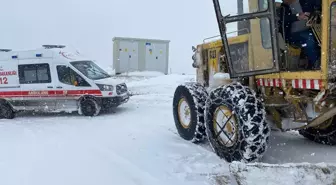 Kayseri'de Kar nedeniyle Hasta Ambulansla Hastaneye Ulaştırıldı