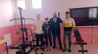 Okullar Arasında Spor Malzemesi Bağışı