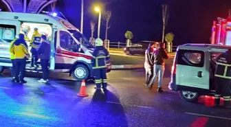 Ünye'de Sağlık Aracı ile Otomobil Kaza Yaptı: 2 Yaralı