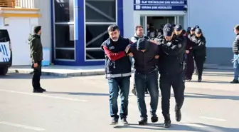 Adana'da Göçmen Kaçakçılığı Operasyonu: 17 Gözaltı, 3 Tutuklama