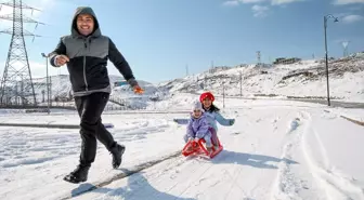 Malatya'nın Darende İlçesinde Kar Eğlencesi