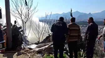 Antalya'da Gecekondu Yangını: Baba ve Oğlu Zor Anlar Yaşadı