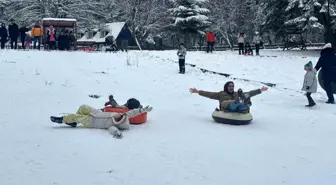 Gölcük Tabiat Parkı'nda Şambrelli Kayak Eğlencesi