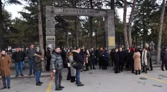 İYİ Parti Genel Başkanı Dervişoğlu, şehit ailelerini soğukta bekletti