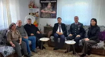 Jandarma ekipleri şehit ailelerini yalnız bırakmıyor