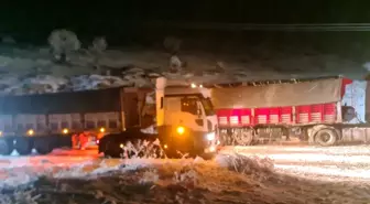 Mardin'de Kar Yağışı Nedeniyle Derik Yolu Kapandı