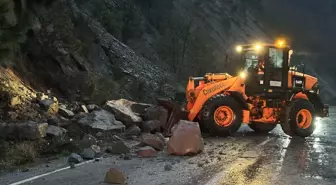 Sinop'ta kar yağışı heyelanlara yol açtı