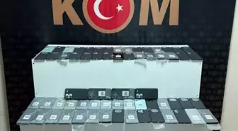 Van'da Gümrük Kaçağı 94 Cep Telefonu Ele Geçirildi