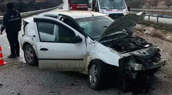 Kırıkkale'de Alkollü Sürücünün Kontrolünü Kaybetmesi Sonucu Kaza: 2 Yaralı