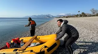 Antalya'da Denizde Sürüklenen Balıkçılar Kurtarıldı