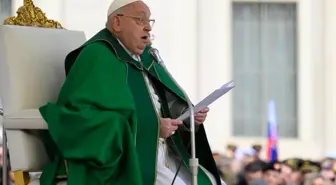 Ayinde nefes alamayan Papa Francis'in konuşmasını yardımcısı tamamladı