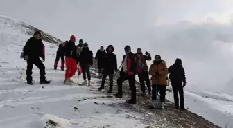 Cilo Sat Gölleri'nde Deprem Şehitleri Anısına Tırmanış