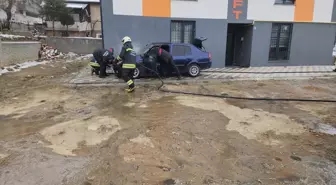 Konya'da Park Halindeki Otomobil Yandı